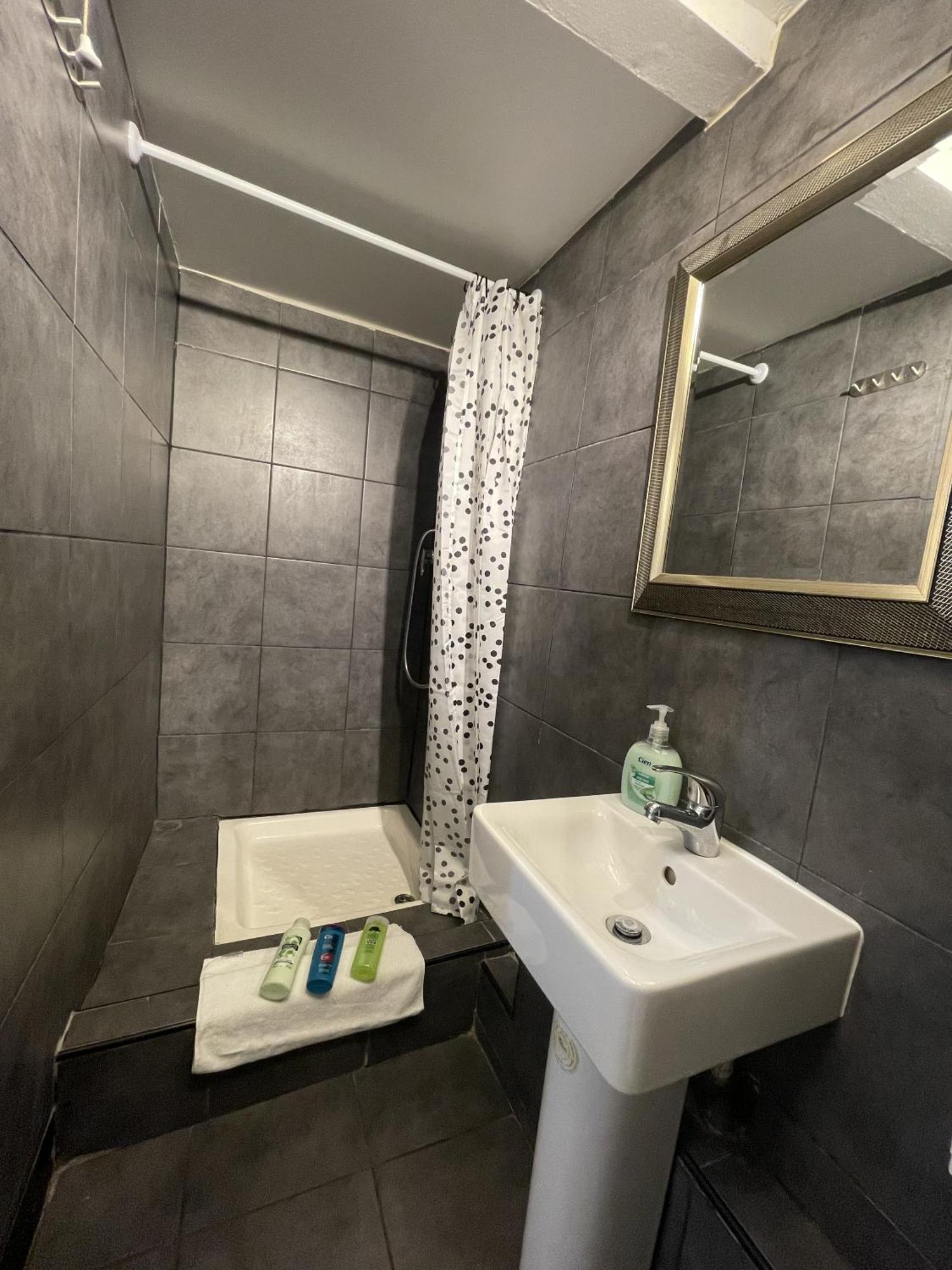 Bed & Breakfast Euston Budget And *